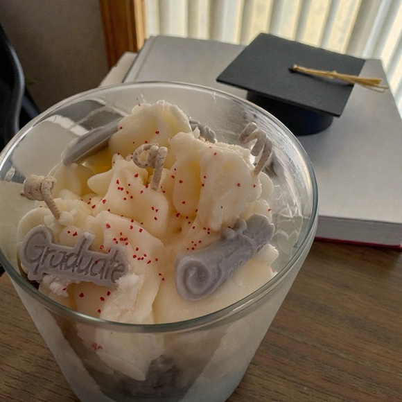 Graduation handmade 24 oz cake 3 wick Candle - Picture 2 of 2